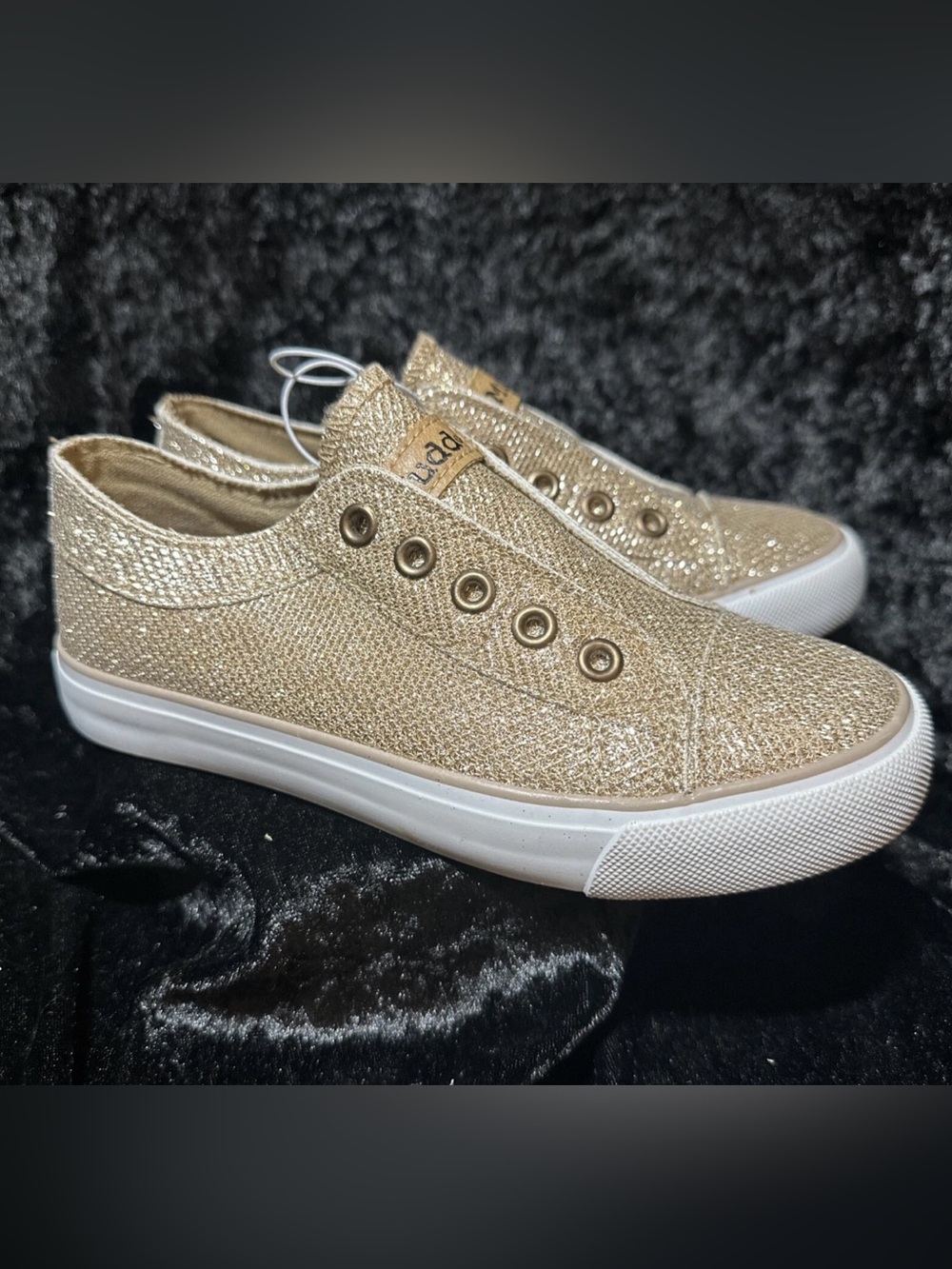 Girls Gold Mudd Slip In Shoes Size 1
New with tags
